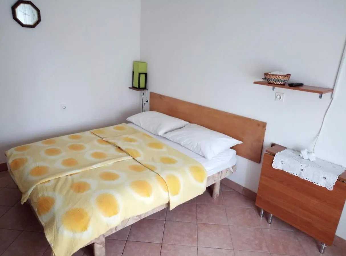 Apartments Malenica, Njivice, Croatia, 200 M From The Sea Njivice