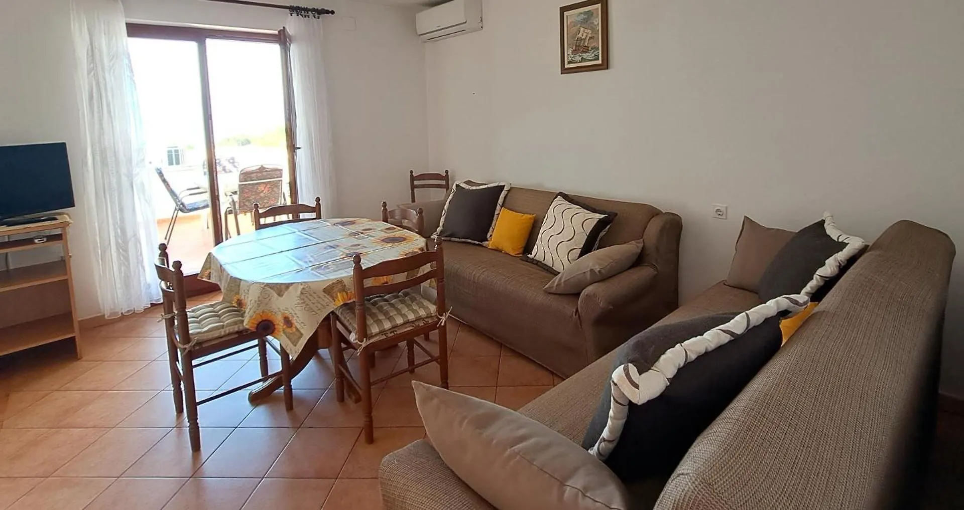 Apartments Malenica, Njivice, Croatia, 200 M From The Sea