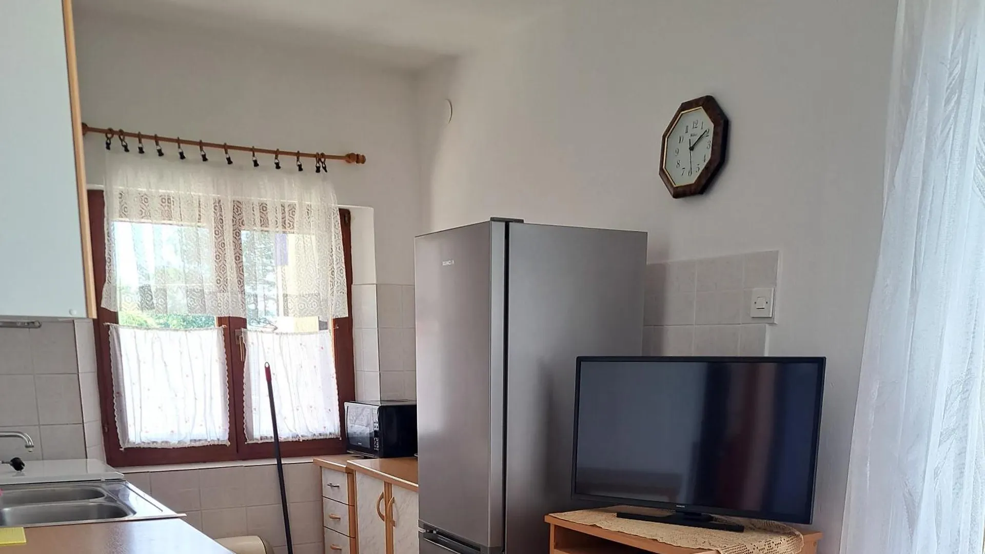 Apartments Malenica, Njivice, Croatia, 200 M From The Sea